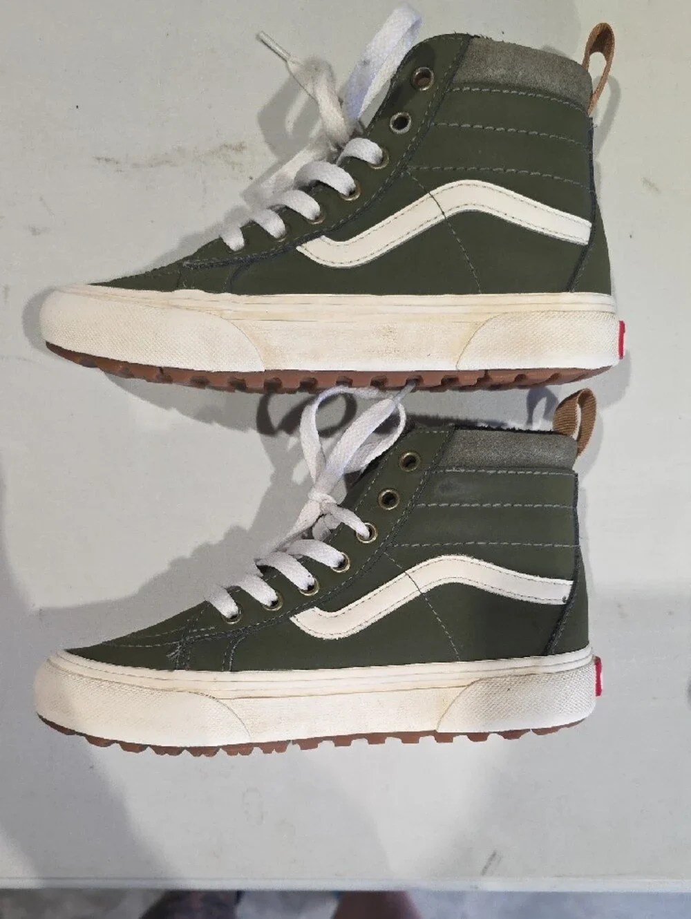 Vans MTE Kids High-Top Boots in Olive Green with White Stripe